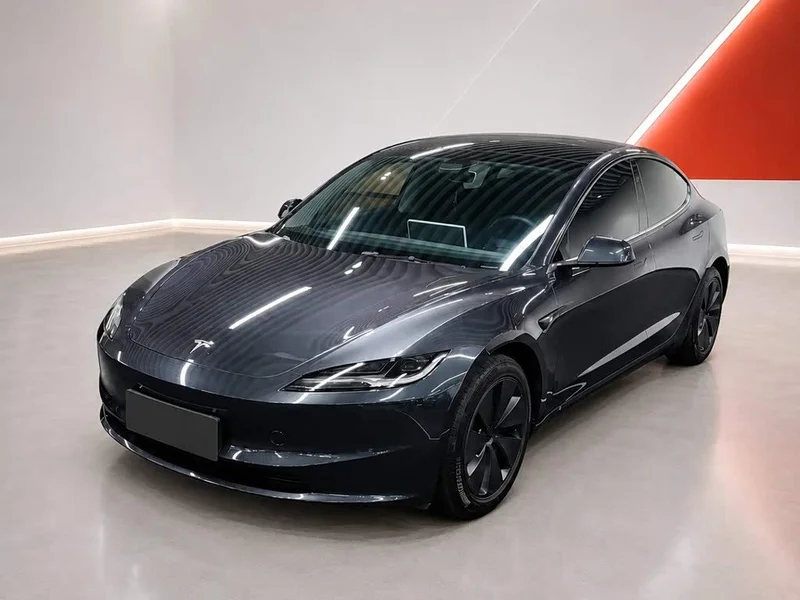 Tesla Model 3 — фото 1