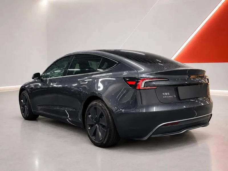Tesla Model 3 — фото 4