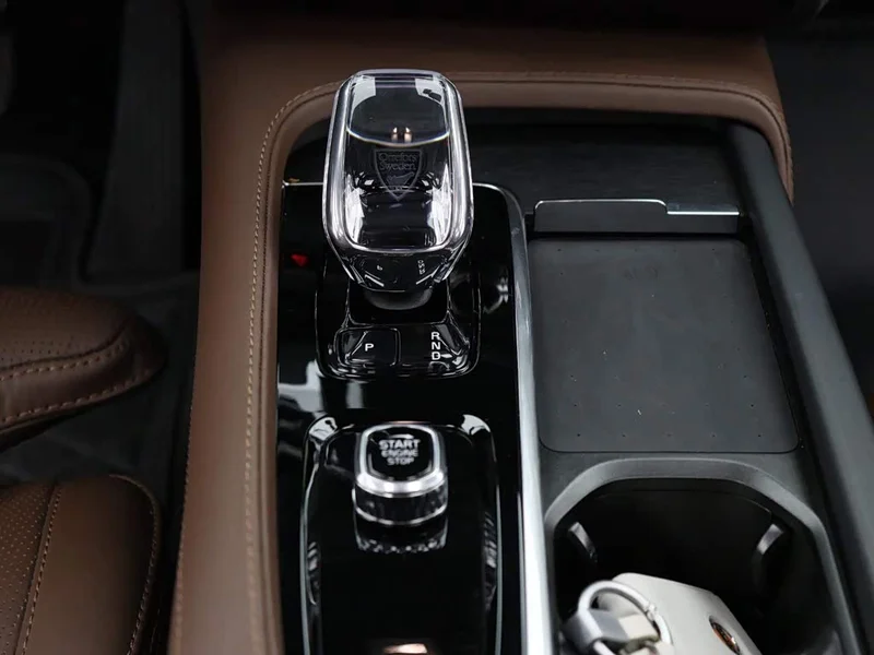 Volvo XC90 — фото 18