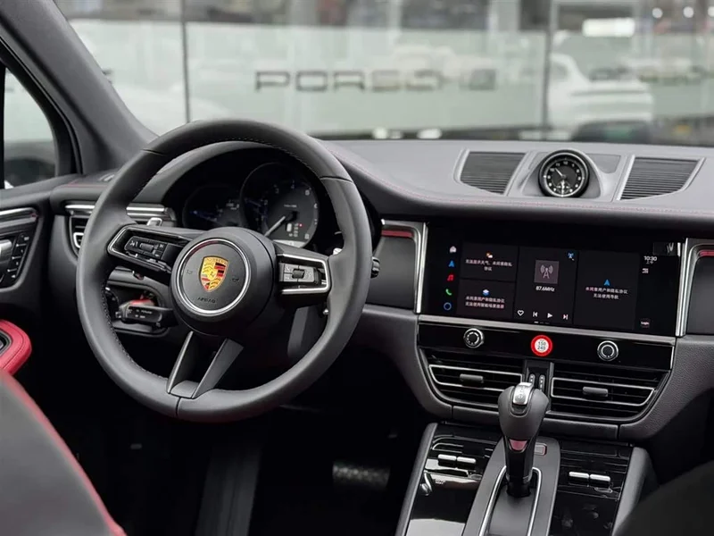 Porsche Macan — фото 12