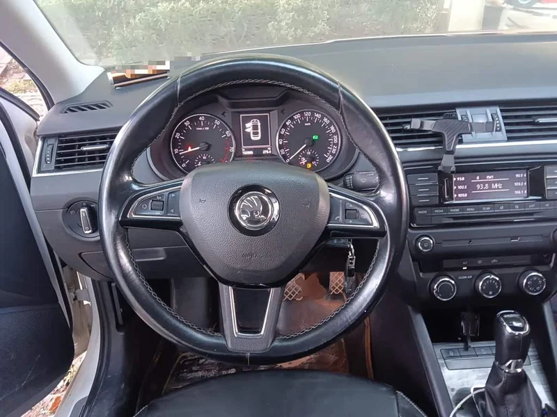 Volkswagen Octavia — фото 11