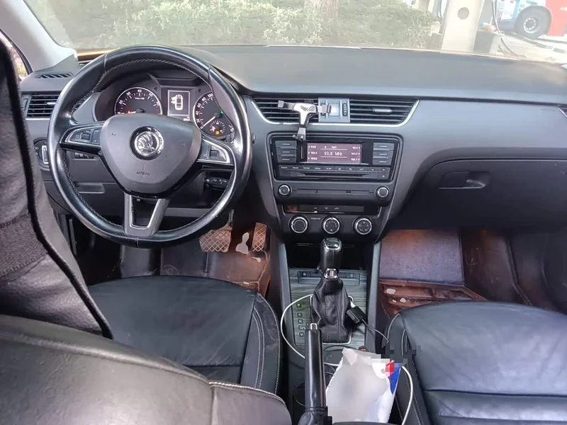 Volkswagen Octavia — фото 10