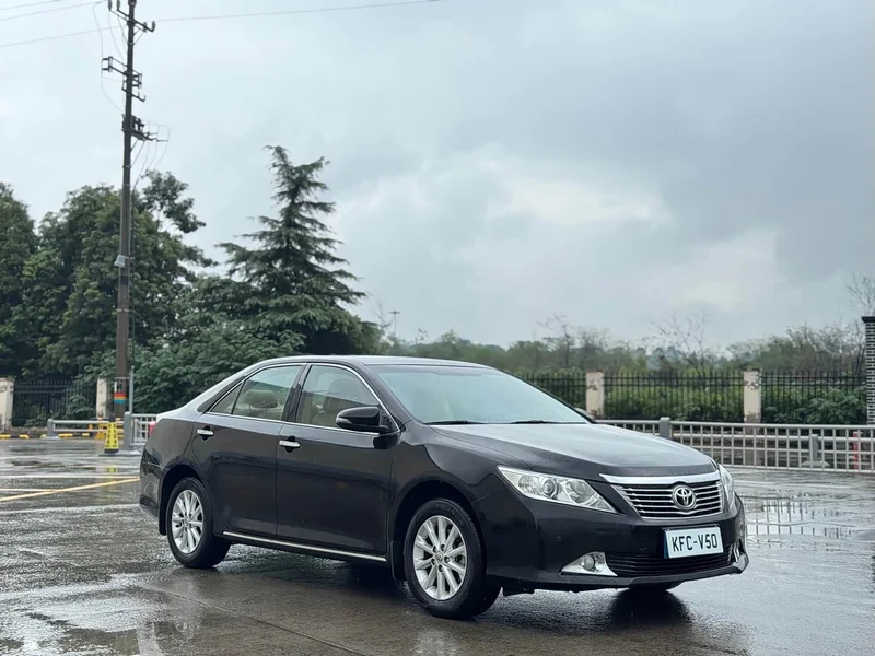 Toyota Camry — фото 2