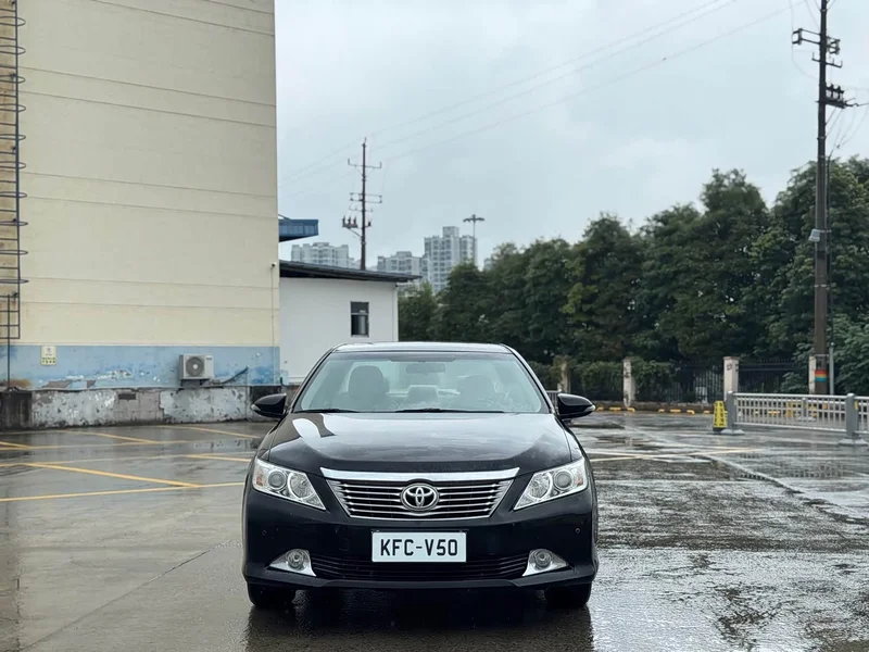 Toyota Camry — фото 3