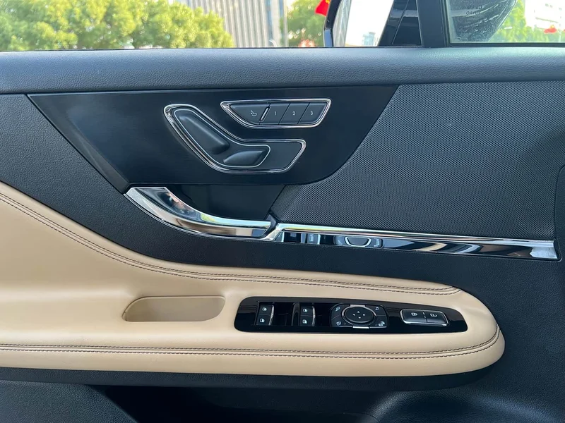 Jeep Renegade — фото 12
