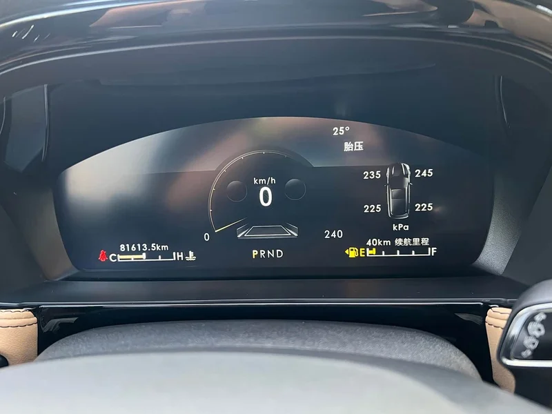 Jeep Renegade — фото 16