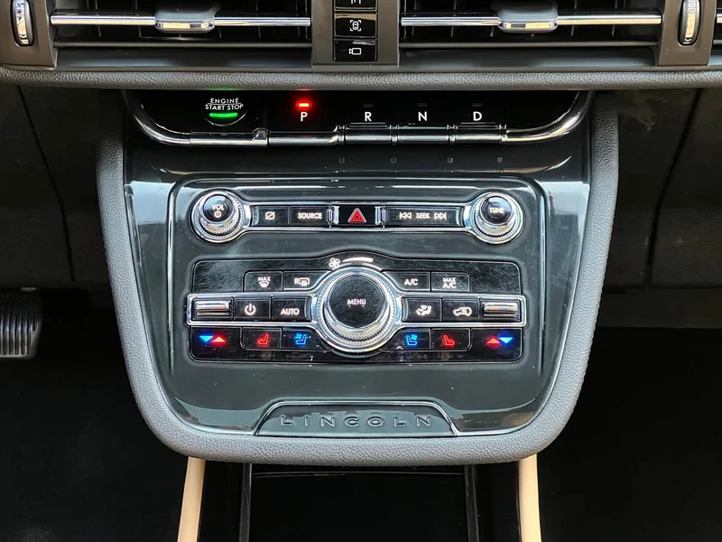 Jeep Renegade — фото 17