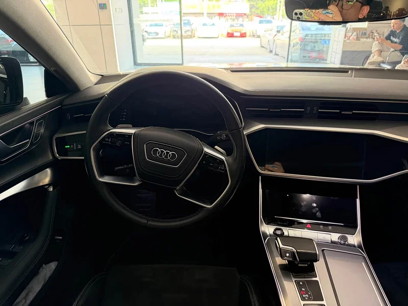 Audi A7L — фото 12