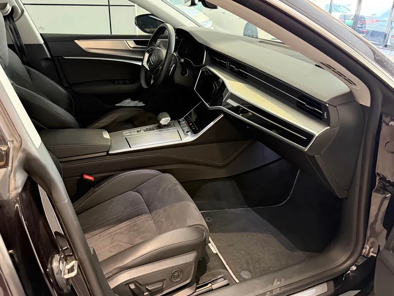 Audi A7L — фото 9