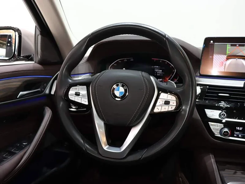 BMW 5-Series — фото 13