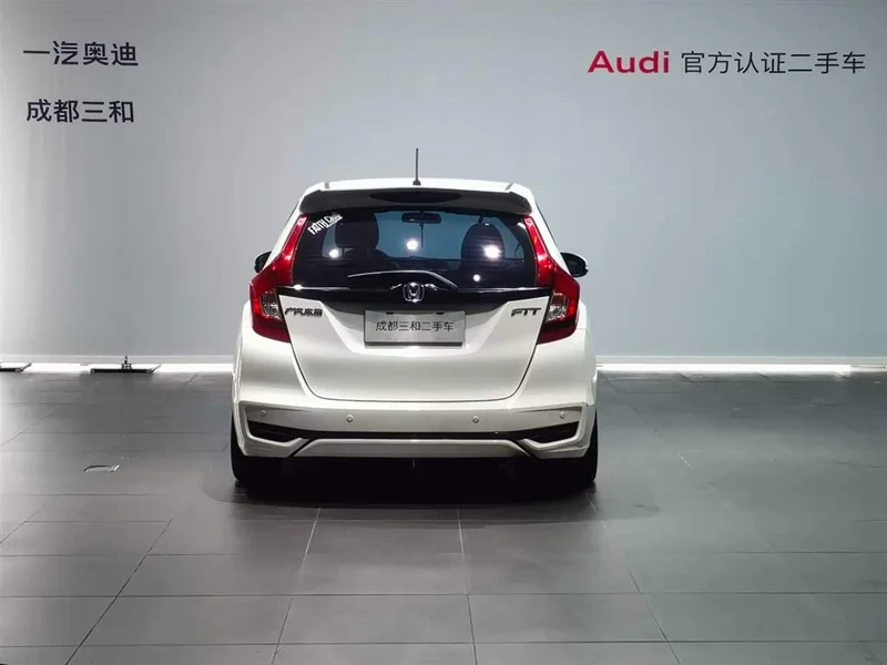 Honda Fit — фото 5