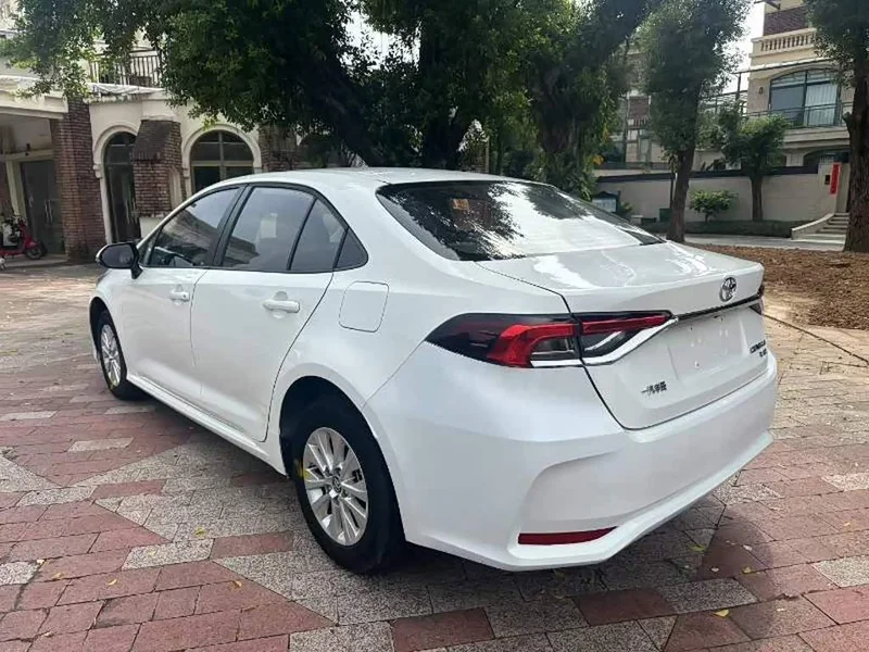 Toyota Corolla — фото 4