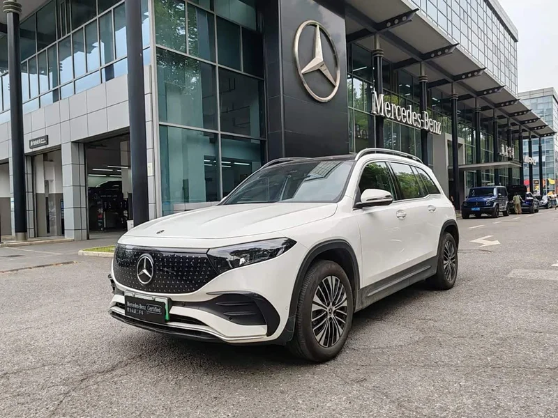 Mercedes-Benz EQB — фото 1