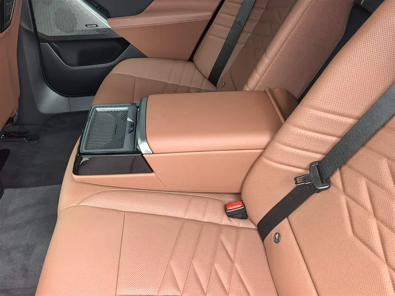 BMW i5 — фото 12