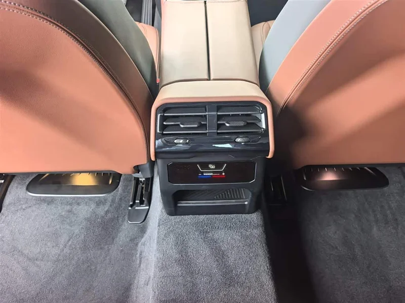 BMW i5 — фото 13