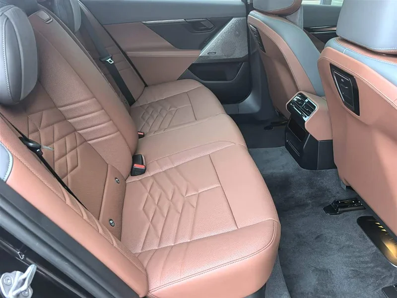 BMW i5 — фото 17