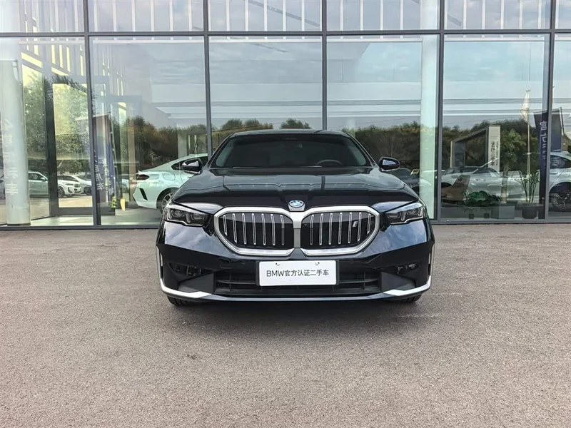 BMW i5 — фото 2