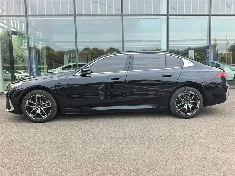 BMW i5 — фото 3
