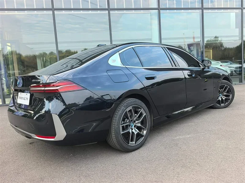 BMW i5 — фото 4