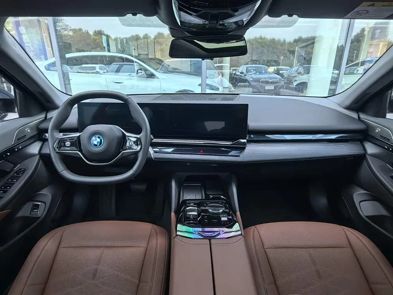 BMW i5 — фото 5