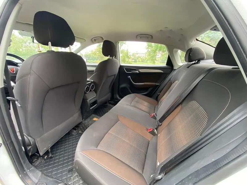 Roewe i6 Classic — фото 11