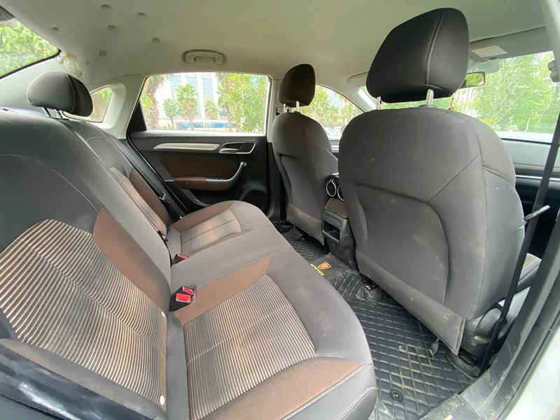 Roewe i6 Classic — фото 13