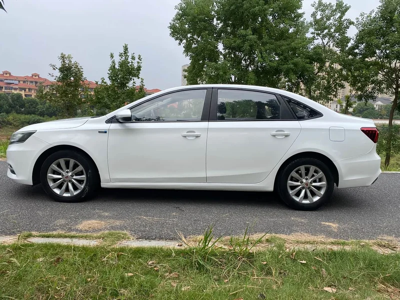 Roewe i6 Classic — фото 4