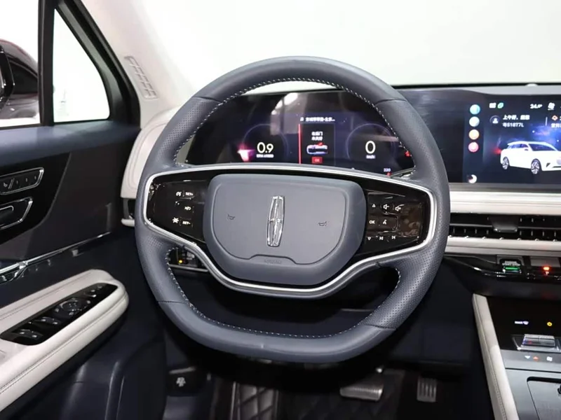 Jeep Renegade — фото 13