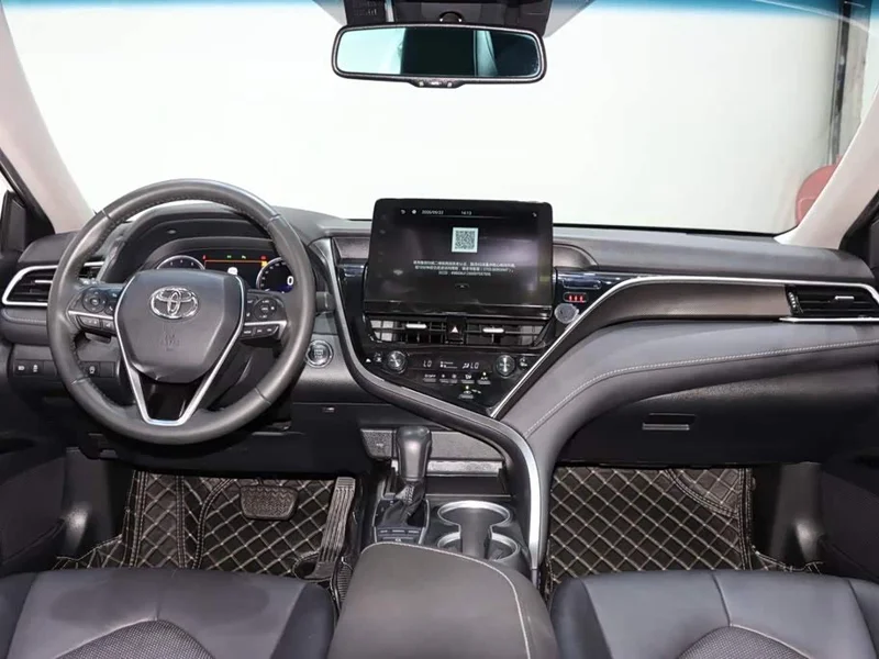 Toyota Camry — фото 12