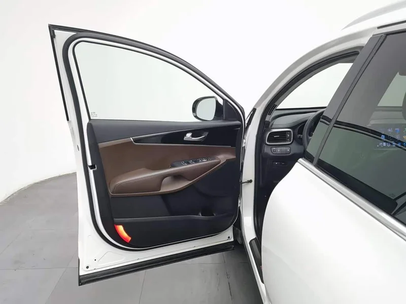 Kia Sorento — фото 8