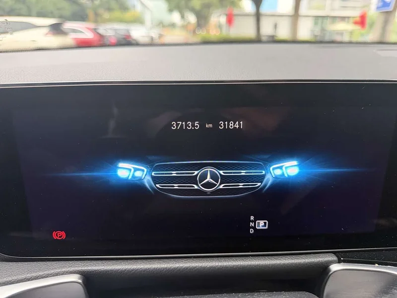 Mercedes-Benz GLB — фото 10