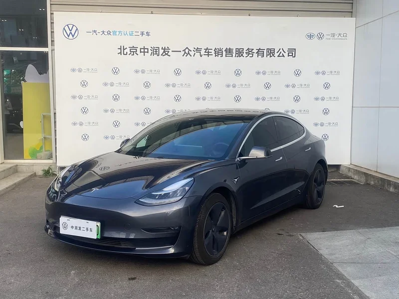 Tesla Model 3 — фото 1