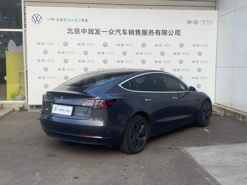 Tesla Model 3 — фото 11