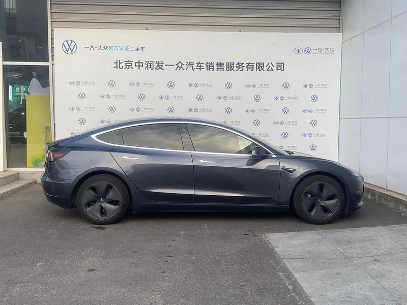 Tesla Model 3 — фото 10
