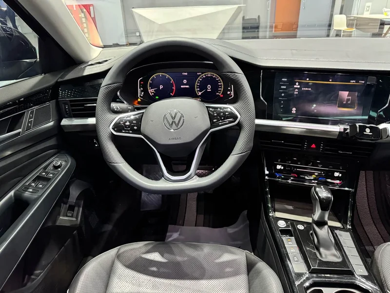 Volkswagen Passat — фото 13