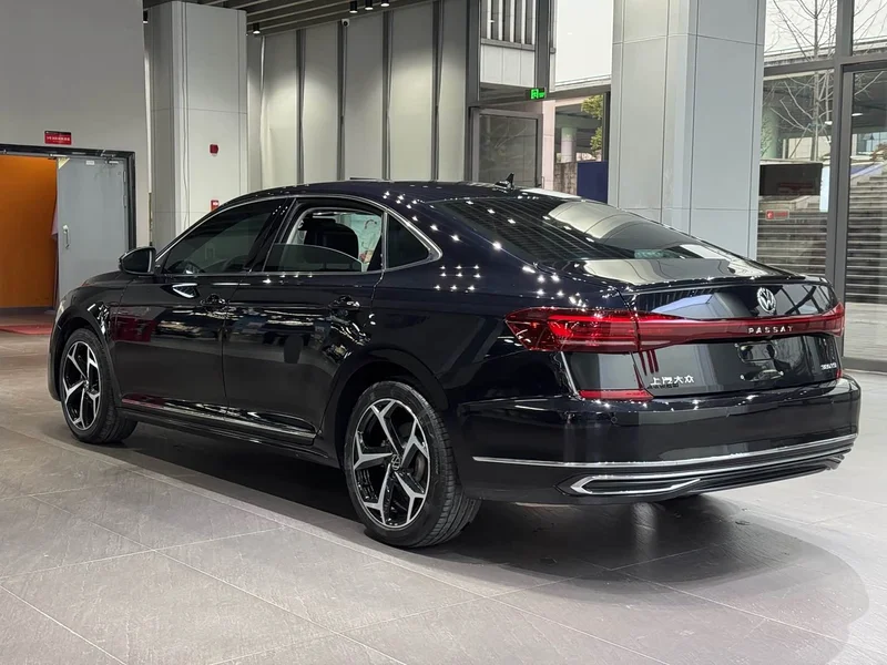Volkswagen Passat — фото 7