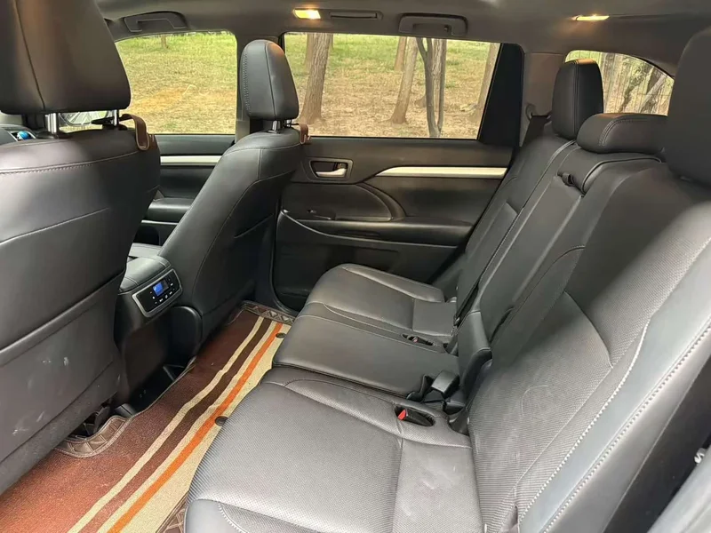 Toyota Highlander — фото 11