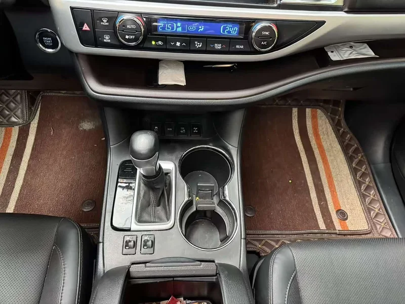 Toyota Highlander — фото 16