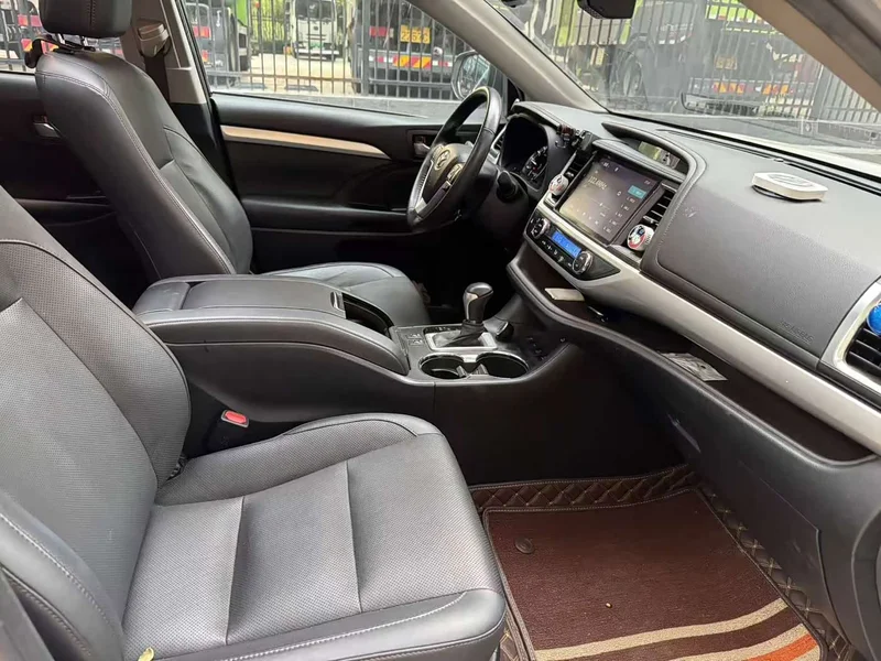 Toyota Highlander — фото 19