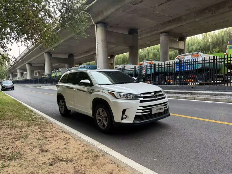 Toyota Highlander — фото 2