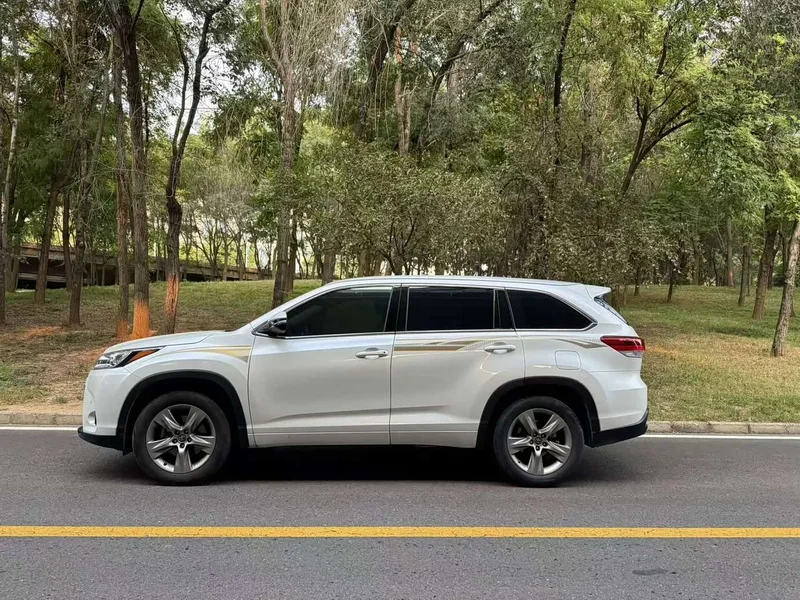 Toyota Highlander — фото 5