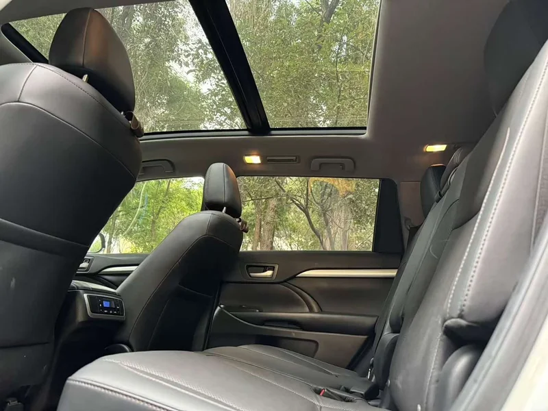 Toyota Highlander — фото 10