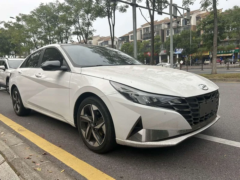 Hyundai Elantra — фото 3