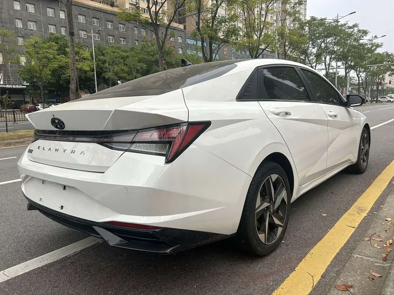 Hyundai Elantra — фото 9