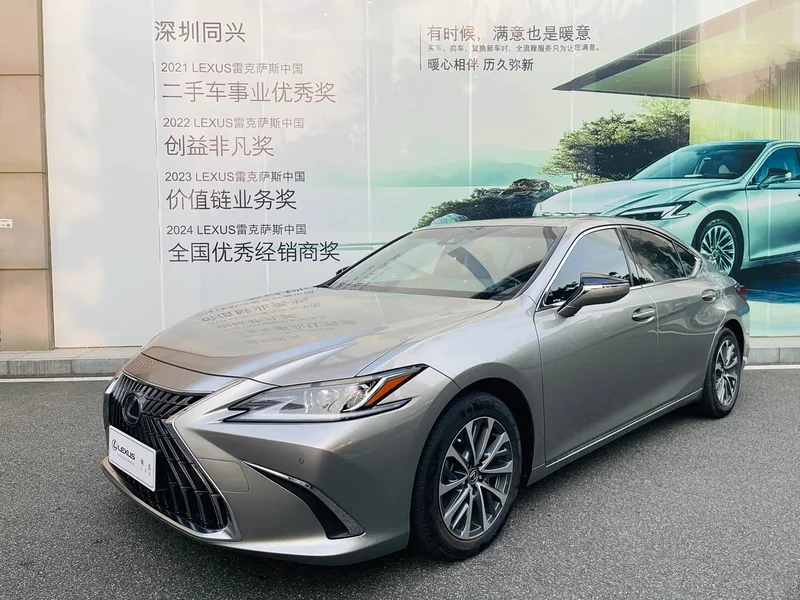 Lexus ES — фото 1
