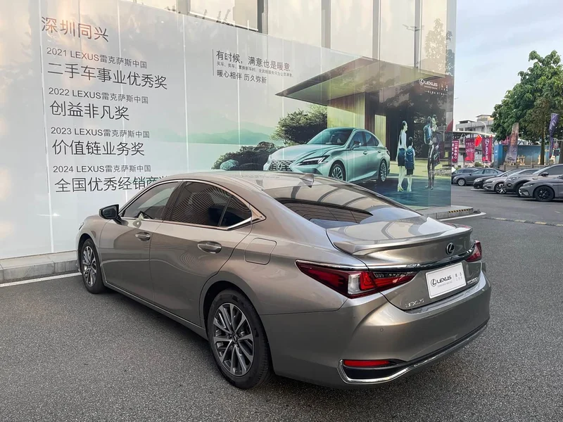 Lexus ES — фото 16