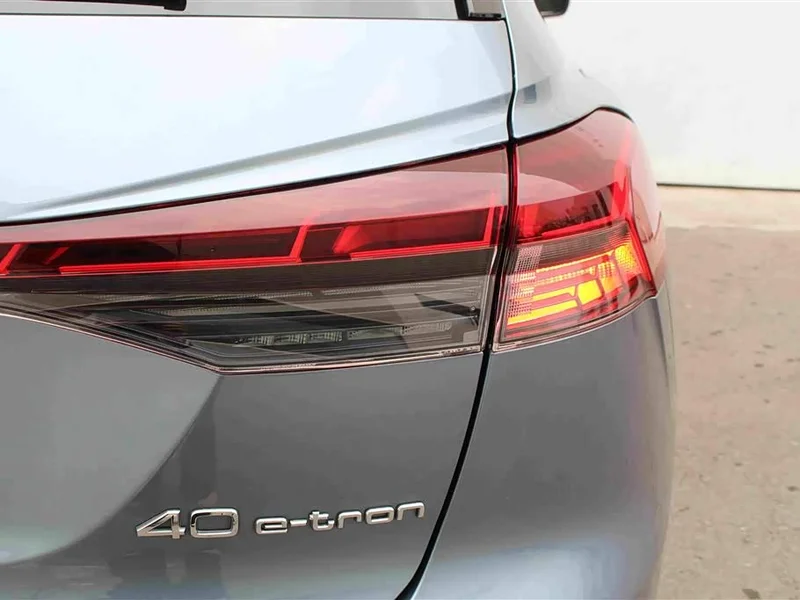 Audi Q4 e-tron — фото 10