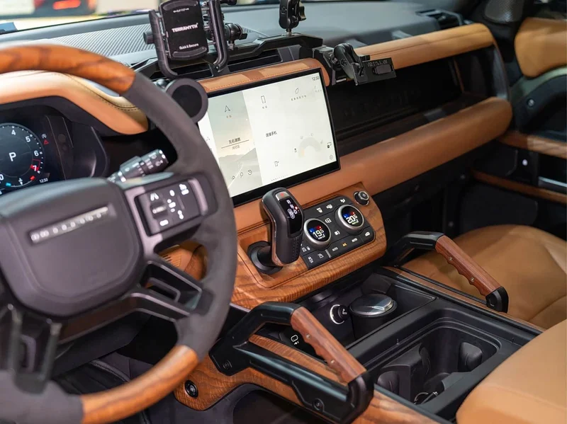 Land Rover Defender — фото 12