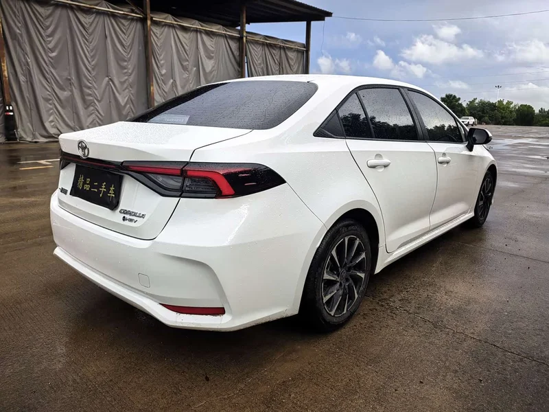 Toyota Corolla — фото 11