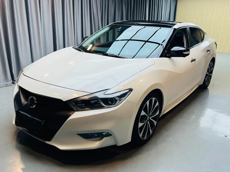 Nissan Maxima — фото 1
